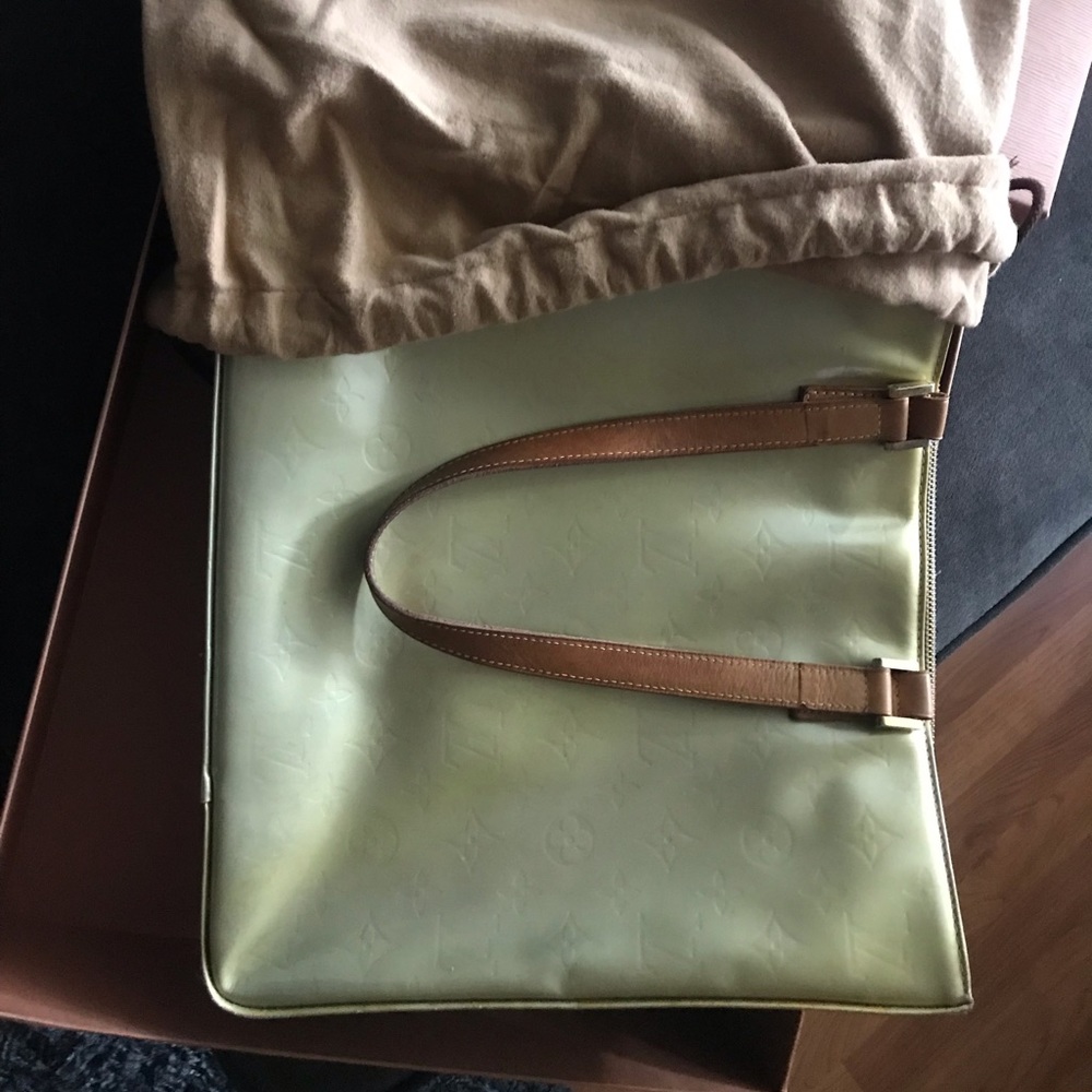 LOUIS VUITTON Silver Vernis Columbus Tote